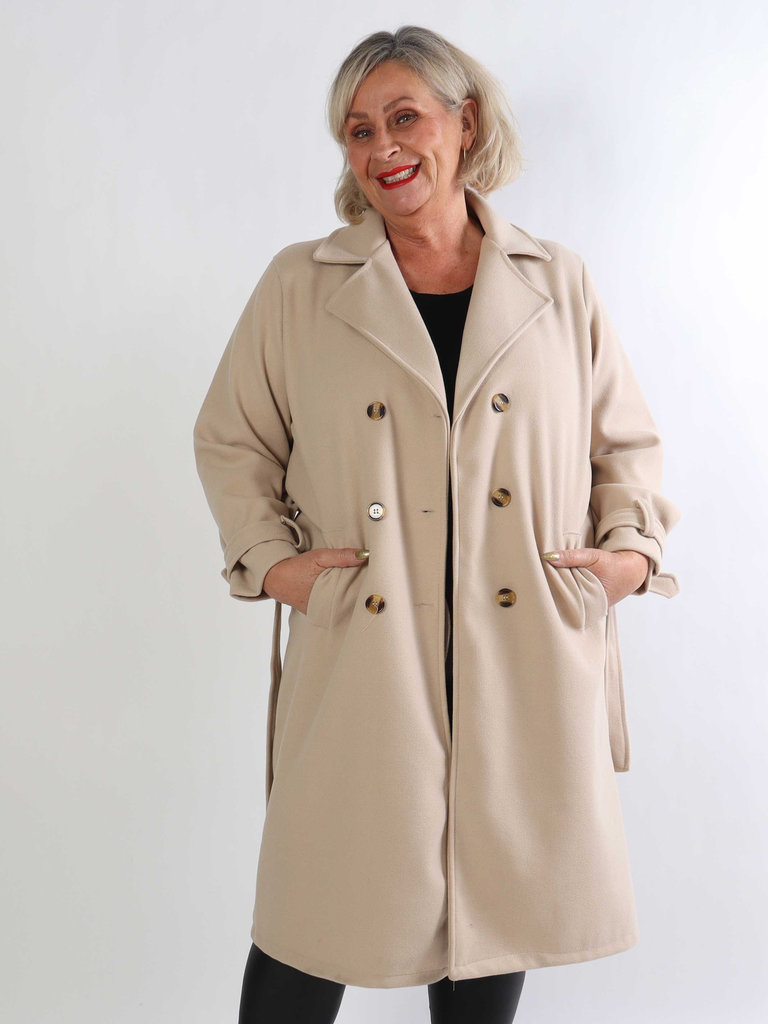 Sharpay Coat - Plus size trenchcoat med knytband